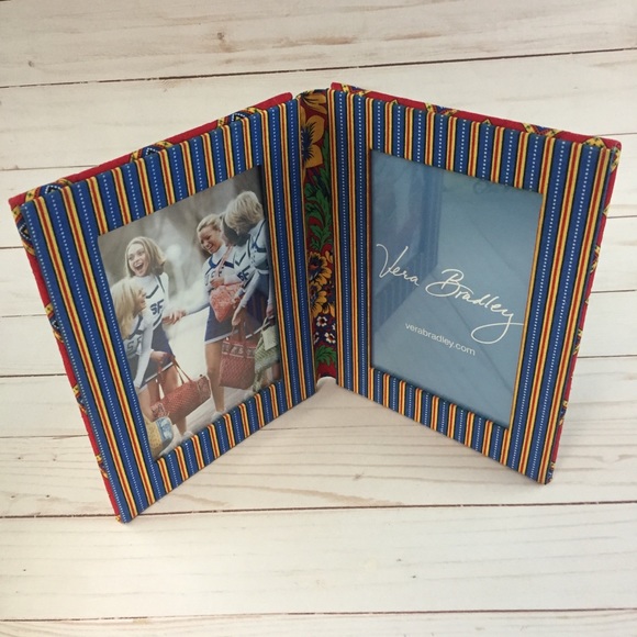 Vera Bradley Villa Red Bifold Picture Frame Two 4" x 6" Photos Retired New - Picture 1 of 9